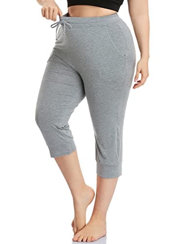 VOGUEMAX Women's Plus Size Capri Yoga Pants Casual Cropped Joggers Sweatpants with Pockets Light Grey