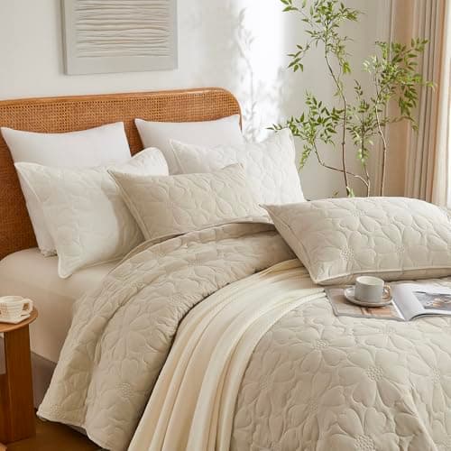 softpage Beige Flower Pattern Quilt Queen Size, 3-Pieces Queen Quilt Bedding Set Coverlet Lightweight Bedding comforters with 2 Pillow Shams
